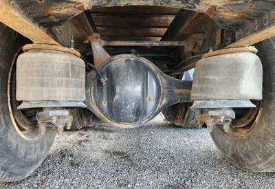 Detroit RT40-4N Rear Axle Housing for a 2018 Freightliner M2 106