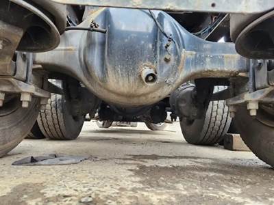 Detroit RT40-NFD Rear Axle Housing for a 2020 Freightliner Cascadia 126