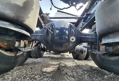 Detroit RT40-NFD Rear Axle Housing for a 2021 Freightliner Cascadia 126