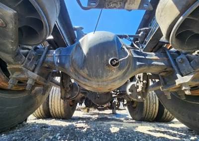 Detroit RT40-NFD Rear Axle Housing for a 2019 Freightliner Cascadia 126