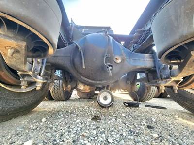 Detroit RT40-NFD Rear Axle Housing for a 2022 Freightliner Cascadia 126