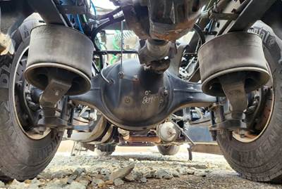 Detroit RT40-NFD Rear Axle Housing for a 2022 Freightliner Cascadia 126