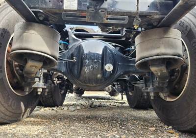 Detroit RT40-NFD Rear Axle Housing for a 2022 Freightliner Cascadia 126