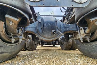 Detroit RT40-NFD-N Rear Axle Housing for a 2019 Freightliner Cascadia 126