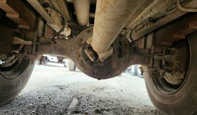 Eaton 19060S Rear Axle Housing for a 2000 GMC C7500