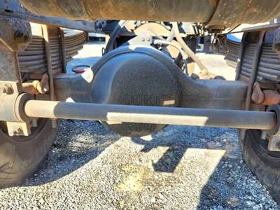 Eaton 21060S Rear Axle Housing for a 1998 GMC T7500