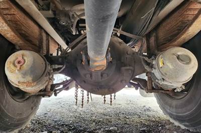 Eaton 23070S Rear Axle Housing for a 1988 Chevrolet C70