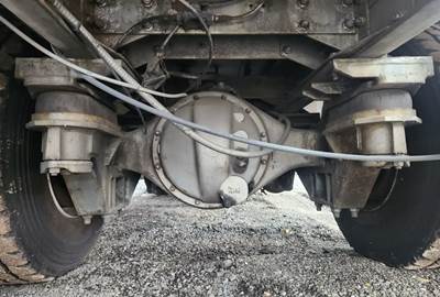 Eaton 35327 Rear Axle Housing for a 1991 International 4900