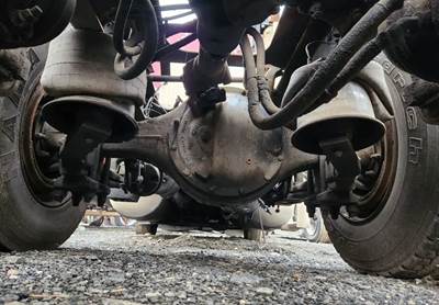 Eaton DS402 Rear Axle Housing for a 1993 Freightliner FLD120