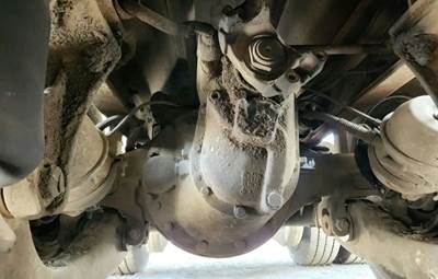 Eaton DS461P Rear Axle Housing for a 1996 International 9400