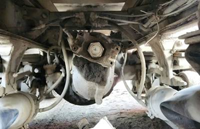 Eaton DS463 Rear Axle Housing for a 2001 Peterbilt 378