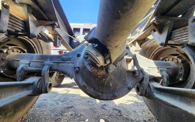 Eaton RS341 Rear Axle Housing for a 1983 International F-1924; F-1954