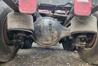 Eaton RS402 Rear Axle Housing for a 1993 Freightliner FLD120