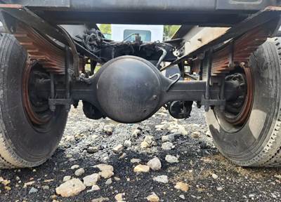 Eaton RS404 Rear Axle Housing for a 2009 Kenworth T300