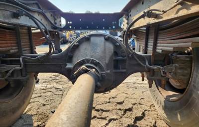 Eaton RS405 Rear Axle Housing for a 1998 Isuzu FTR