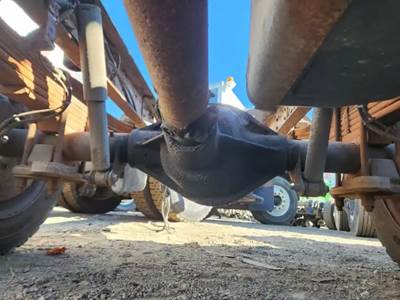 GM/Chev (HD) Rear Axle Housing for a 2004 Chevrolet C4500