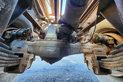 Mack CRD93 Rear Axle Housing for a 2009 Mack CXU612