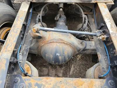 Meritor-Rockwell MT40-14X Rear Axle Housing for a 2016 Freightliner Cascadia 125