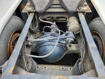 Meritor-Rockwell MT40-14X Rear Axle Housing for a 1997 Ford LT9000