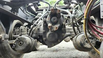 Meritor-Rockwell MT40-14X Rear Axle Housing for a 2018 Freightliner Cascadia 125