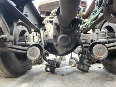 Meritor-Rockwell MT40-14X Rear Axle Housing for a 2014 Freightliner Cascadia 125