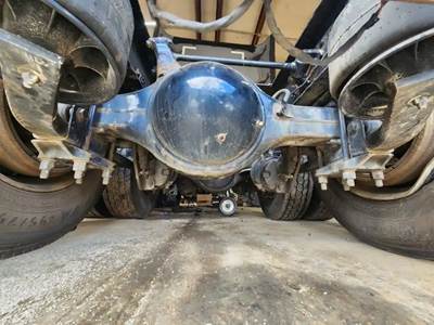 Meritor-Rockwell MT40-14X Rear Axle Housing for a 2020 Freightliner Cascadia 126