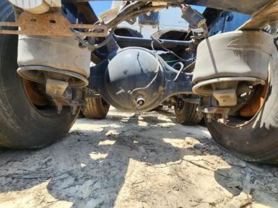 Meritor-Rockwell MT40-14X Rear Axle Housing for a 2020 Freightliner Cascadia 126