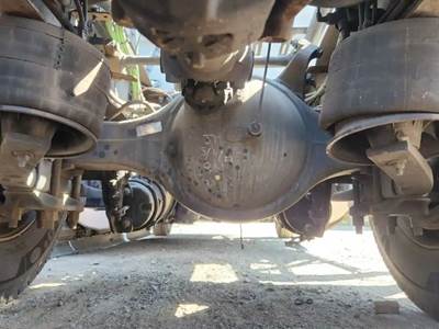 Meritor-Rockwell MT40-14X Rear Axle Housing for a 2019 Freightliner Cascadia 126