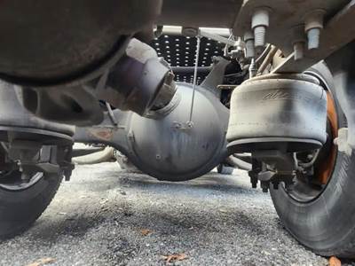 Meritor-Rockwell MT40-14X Rear Axle Housing for a 2018 Freightliner Cascadia 113