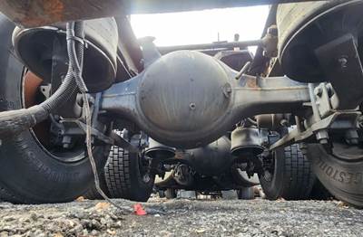 Meritor-Rockwell MT40-14X Rear Axle Housing for a 2018 Freightliner Cascadia 113