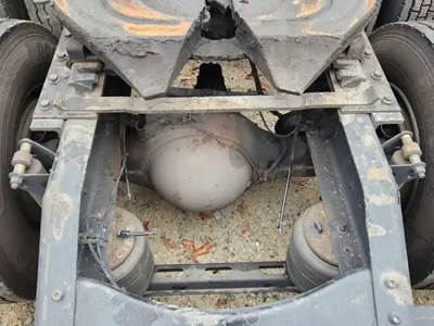 Meritor-Rockwell MT40-14X Rear Axle Housing for a 2015 Volvo VNL