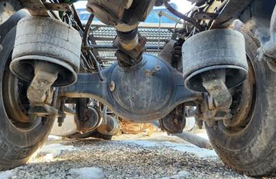 Meritor-Rockwell MT40-14X Rear Axle Housing for a 2016 Freightliner Cascadia 125