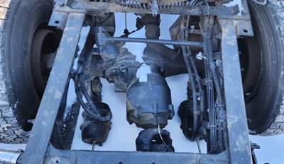 Meritor-Rockwell MT40-14X Rear Axle Housing for a 2016 Freightliner Cascadia 113