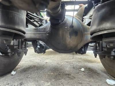 Meritor-Rockwell MT40-14X Rear Axle Housing for a 2014 Freightliner Cascadia 125