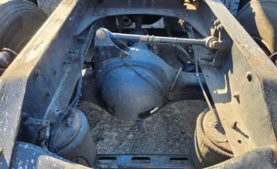 Meritor-Rockwell MT40-14X Rear Axle Housing for a 2016 Volvo VNL