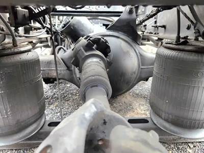 Meritor-Rockwell MT40-14X Rear Axle Housing for a 2017 Volvo VNL