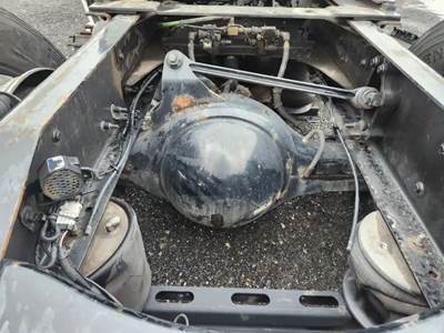 Meritor-Rockwell MT40-14X Rear Axle Housing for a 2017 Volvo VNL