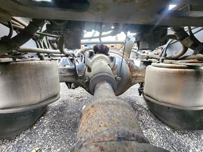 Meritor-Rockwell MT40-14X Rear Axle Housing for a 2018 Freightliner Cascadia 125