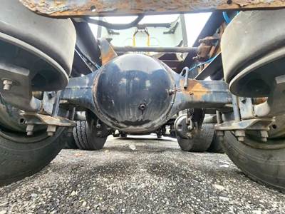 Meritor-Rockwell MT40-14X Rear Axle Housing for a 2018 Freightliner Cascadia 125