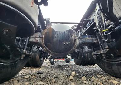 Meritor-Rockwell MT40-14X Rear Axle Housing for a 2020 Freightliner Cascadia 126