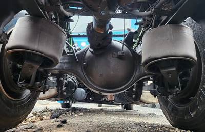 Meritor-Rockwell MT40-14X Rear Axle Housing for a 2024 Freightliner Cascadia 126