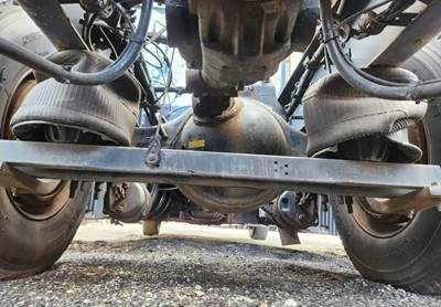 Meritor-Rockwell MT40-14X Rear Axle Housing for a 2013 Volvo VNL