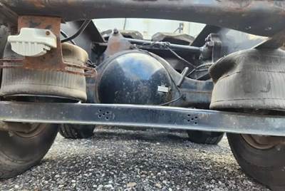 Meritor-Rockwell MT40-14X Rear Axle Housing for a 2013 Volvo VNL