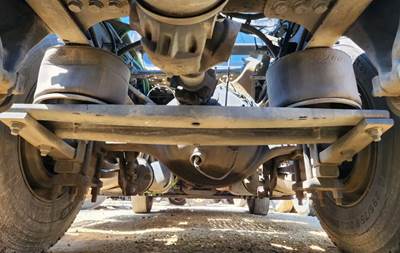 Meritor-Rockwell MT40-14X Rear Axle Housing for a 2022 Freightliner Cascadia 126