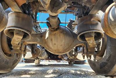 Meritor-Rockwell MT40-14X Rear Axle Housing for a 2017 Freightliner Cascadia 125
