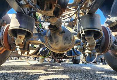 Meritor-Rockwell MT40-14X Rear Axle Housing for a 2019 Freightliner Cascadia 116 Day Cab
