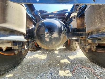 Meritor-Rockwell MT40-14X Rear Axle Housing for a 2024 Freightliner Cascadia 126
