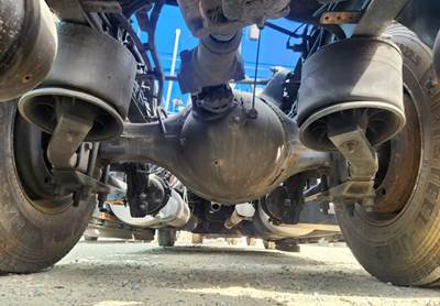 Meritor-Rockwell MT40-14X Rear Axle Housing for a 2017 Freightliner Cascadia 125