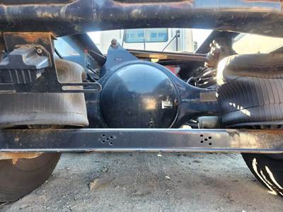 Meritor-Rockwell MT40-14X Rear Axle Housing for a 2015 Volvo VNL