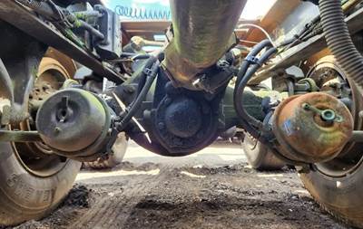 Meritor-Rockwell MT40143 Rear Axle Housing for a 2004 Freightliner Columbia 120